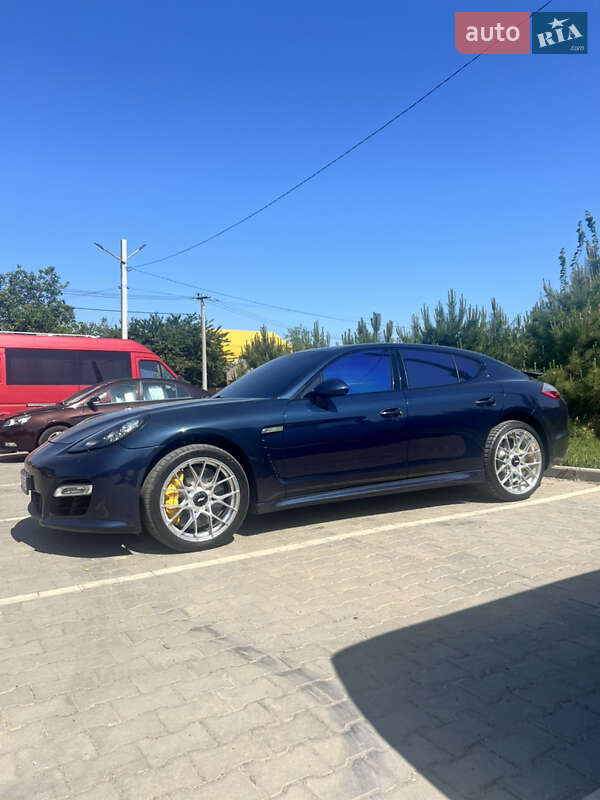 Фастбэк Porsche Panamera 2011 в Одессе