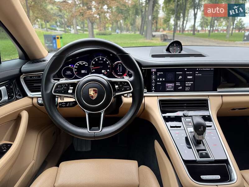 Фастбэк Porsche Panamera 2018 в Киеве