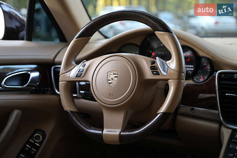 Фастбэк Porsche Panamera 2011 в Харькове