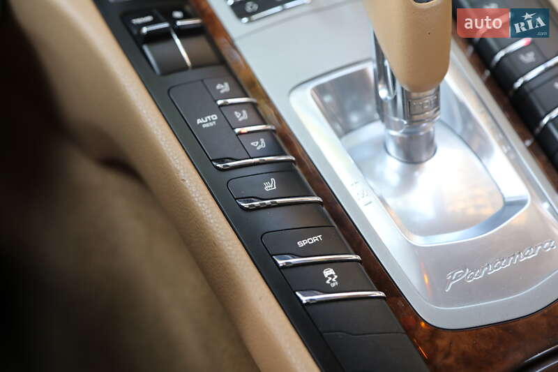 Фастбэк Porsche Panamera 2011 в Харькове