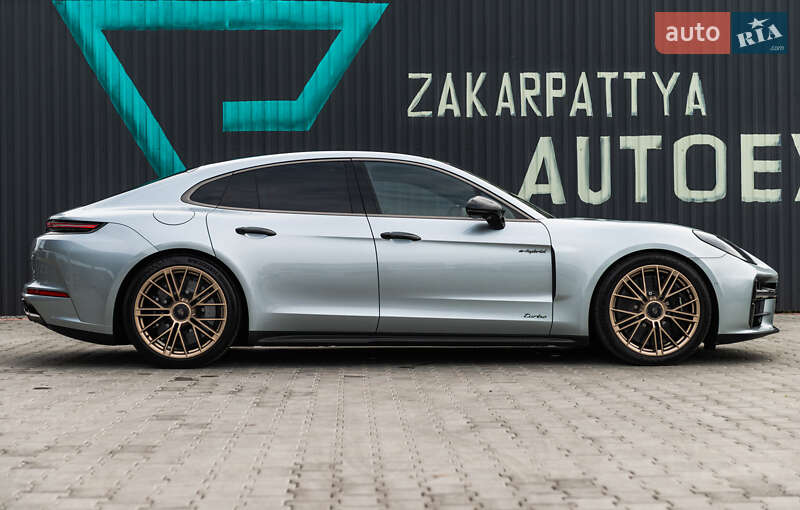 Фастбэк Porsche Panamera 2024 в Мукачево