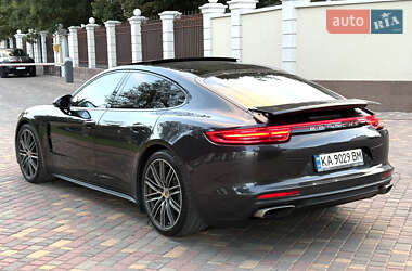 Фастбэк Porsche Panamera 2018 в Киеве