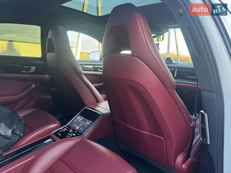 Фастбэк Porsche Panamera 2018 в Хмельницком