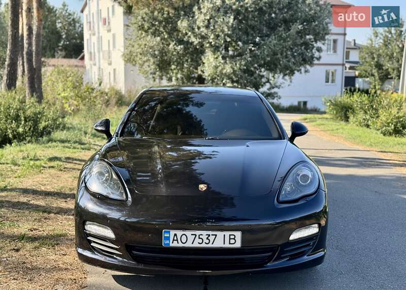 Фастбэк Porsche Panamera 2012 в Киеве