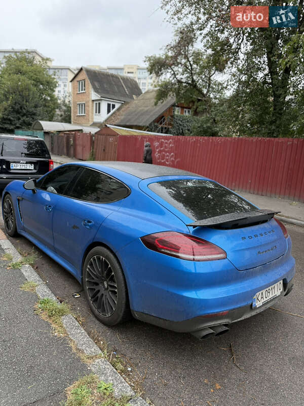 Фастбэк Porsche Panamera 2013 в Киеве