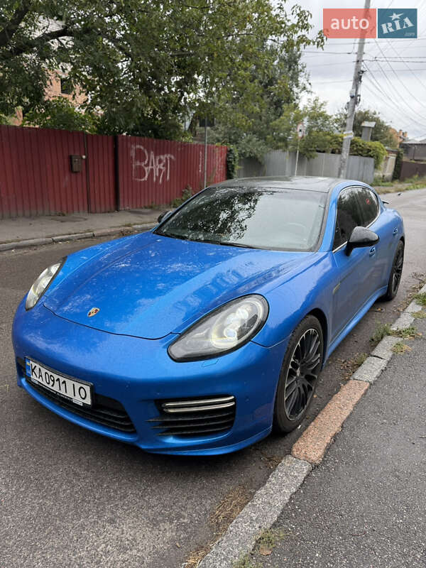 Фастбэк Porsche Panamera 2013 в Киеве