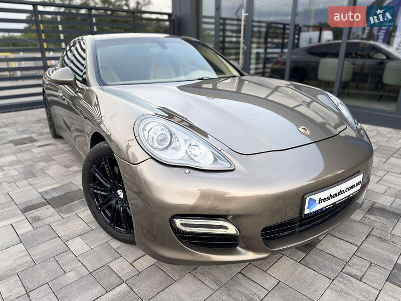 Фастбэк Porsche Panamera 2011 в Ровно