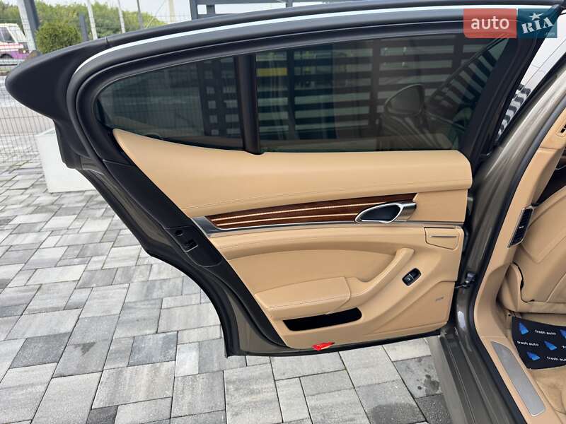 Фастбэк Porsche Panamera 2011 в Ровно