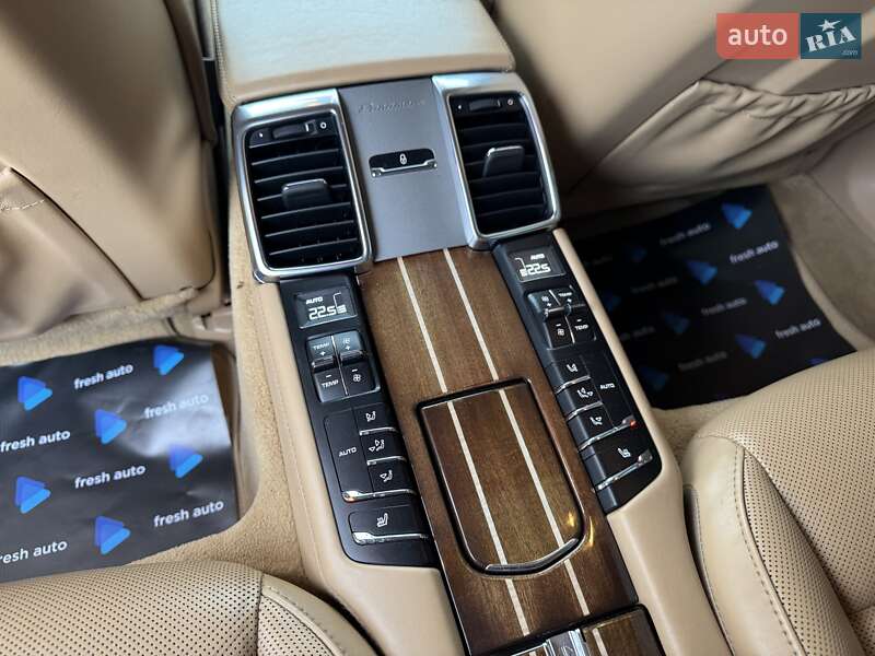 Фастбэк Porsche Panamera 2011 в Ровно