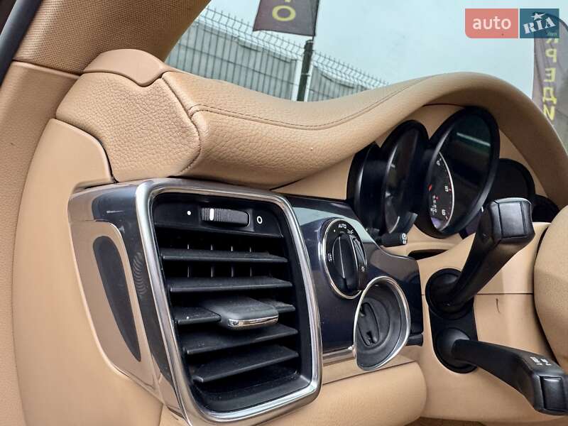 Фастбэк Porsche Panamera 2012 в Киеве