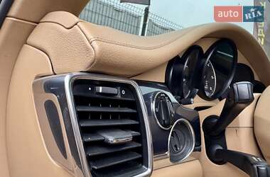 Фастбэк Porsche Panamera 2012 в 
