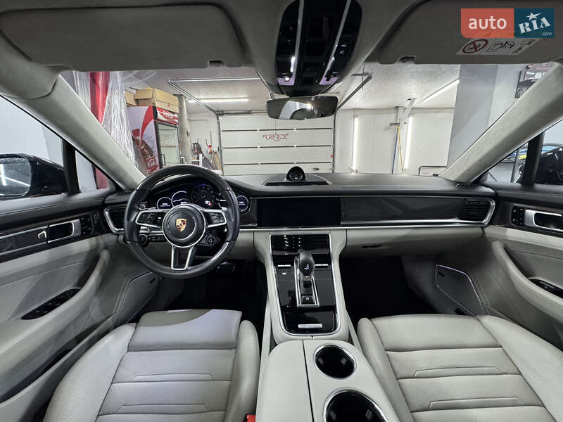 Фастбэк Porsche Panamera 2019 в Львове