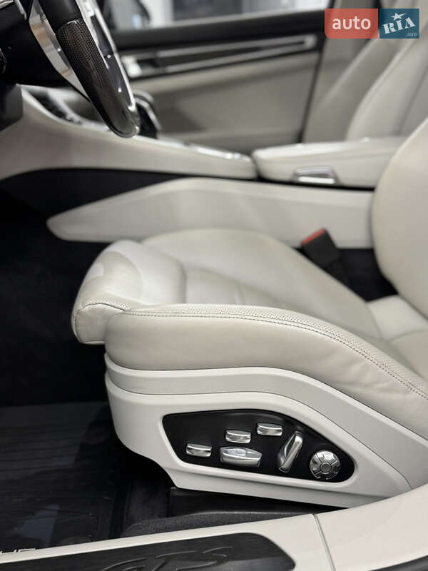 Фастбэк Porsche Panamera 2019 в Львове