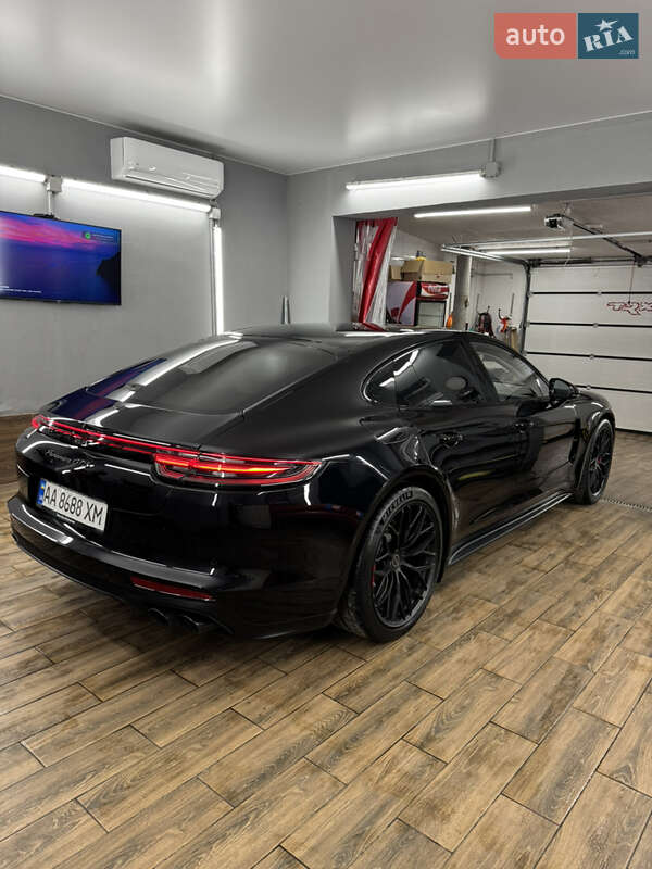 Фастбэк Porsche Panamera 2019 в Львове