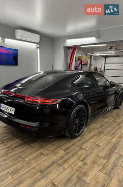 Фастбэк Porsche Panamera 2019 в 