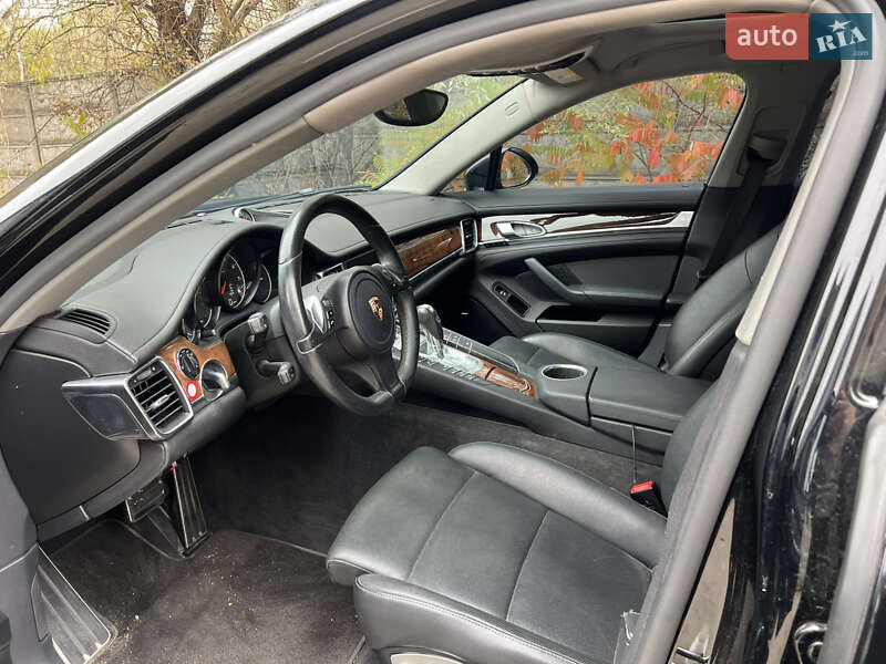 Фастбэк Porsche Panamera 2013 в Киеве