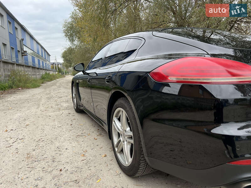 Фастбэк Porsche Panamera 2013 в Киеве