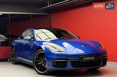 Фастбэк Porsche Panamera 2018 в Киеве