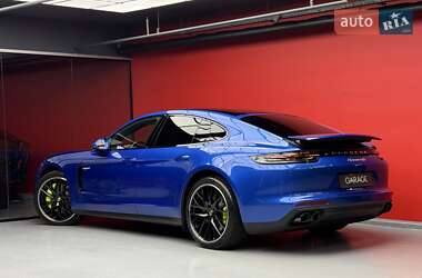 Фастбэк Porsche Panamera 2018 в 