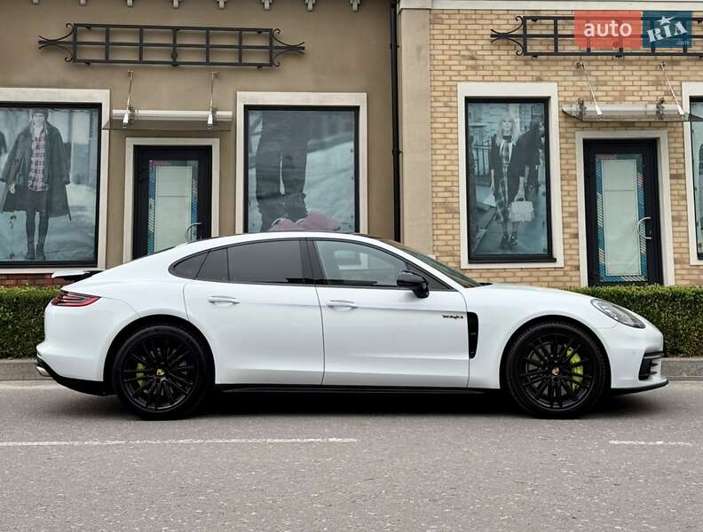 Фастбэк Porsche Panamera 2017 в Киеве фото 26 Фастбэк Porsche Panamera 2017 в Киеве