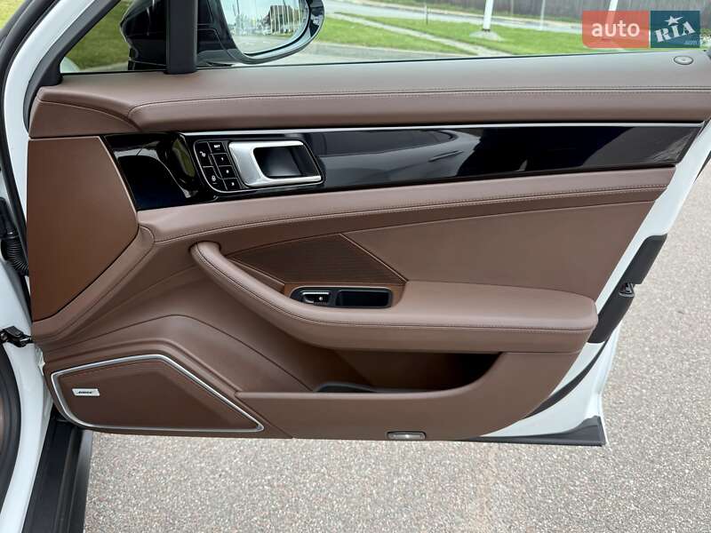 Фастбэк Porsche Panamera 2017 в Киеве фото 35 Фастбэк Porsche Panamera 2017 в Киеве