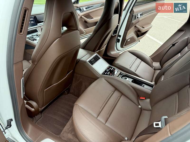 Фастбэк Porsche Panamera 2017 в Киеве фото 58 Фастбэк Porsche Panamera 2017 в Киеве