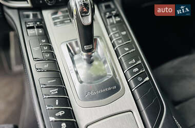 Фастбэк Porsche Panamera 2012 в 