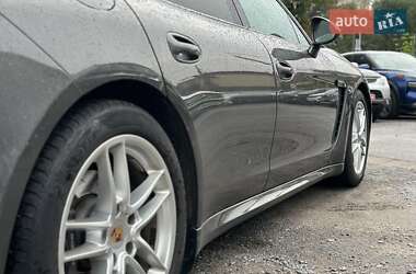 Фастбэк Porsche Panamera 2013 в 