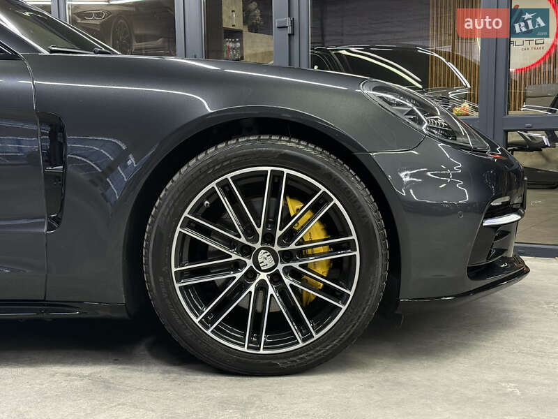 Фастбэк Porsche Panamera 2017 в Одессе