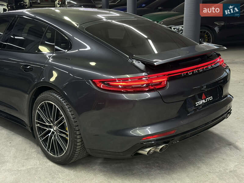 Фастбэк Porsche Panamera 2017 в Одессе
