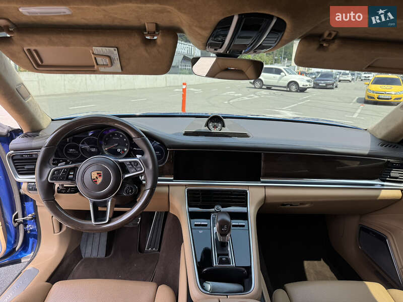 Фастбэк Porsche Panamera 2016 в Киеве