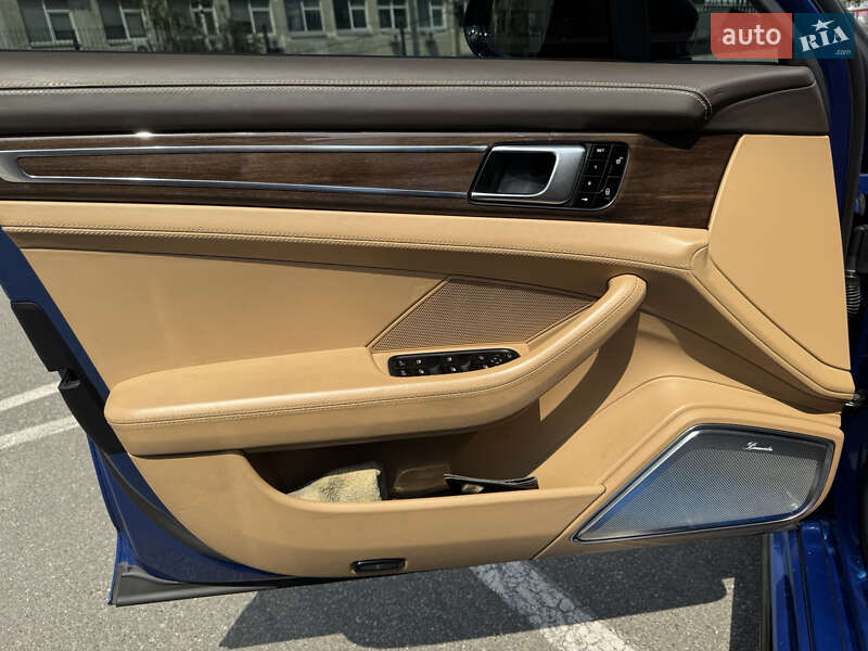 Фастбэк Porsche Panamera 2016 в Киеве