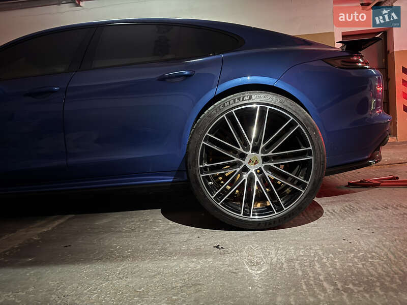 Фастбэк Porsche Panamera 2016 в Киеве