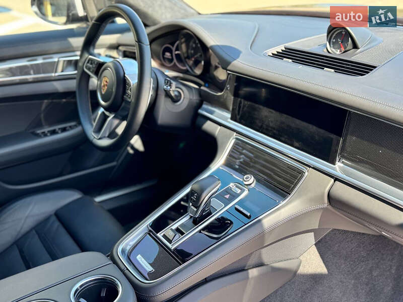 Фастбэк Porsche Panamera 2016 в Киеве