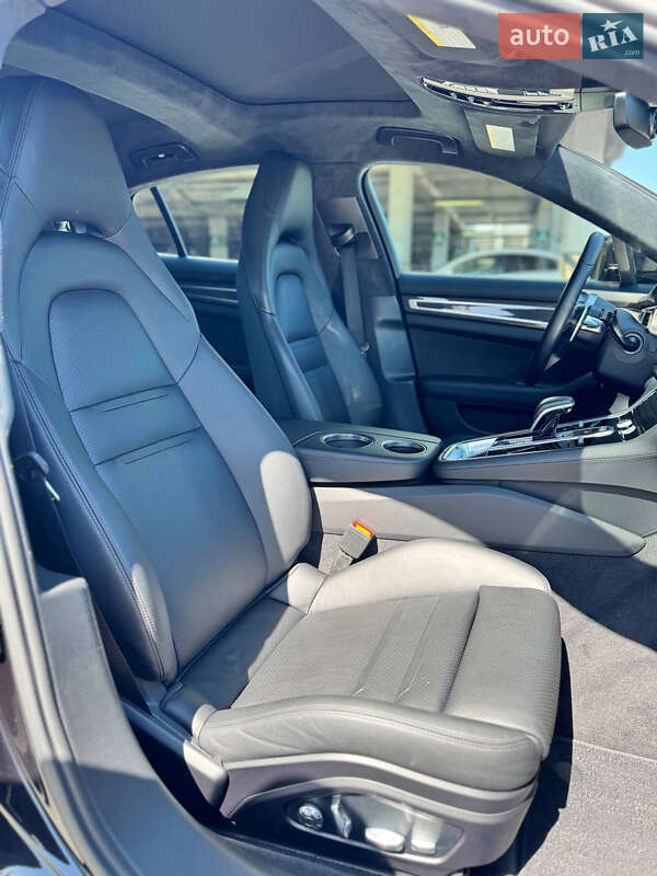 Фастбэк Porsche Panamera 2016 в Киеве