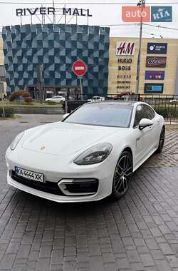 Фастбэк Porsche Panamera 2023 в Киеве