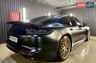 Фастбэк Porsche Panamera 2023 в 