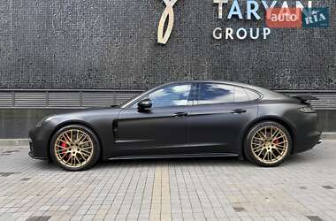 Фастбэк Porsche Panamera 2023 в 