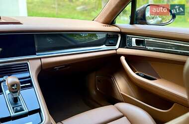 Фастбэк Porsche Panamera 2023 в 