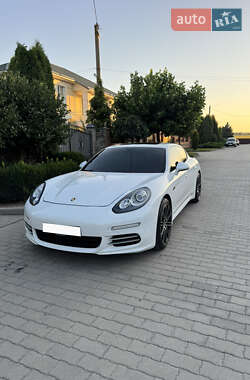 Фастбек Porsche Panamera 2015 в  фото 4 Фастбек Porsche Panamera 2015 в