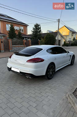 Фастбек Porsche Panamera 2015 в  фото 8 Фастбек Porsche Panamera 2015 в