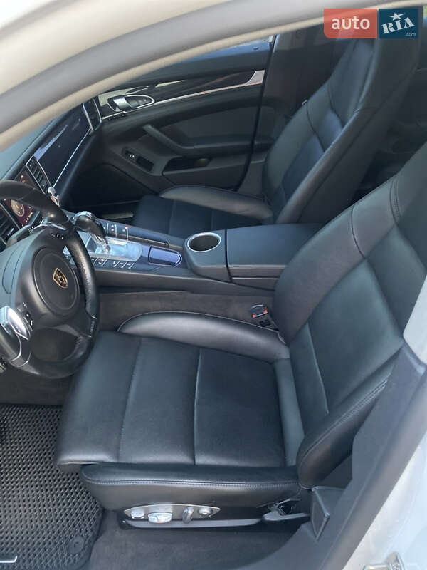 Фастбэк Porsche Panamera 2015 в Киеве фото 2 Фастбэк Porsche Panamera 2015 в Киеве