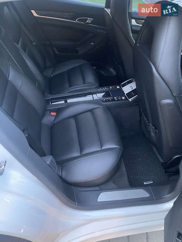 Фастбэк Porsche Panamera 2015 в Киеве фото 20 Фастбэк Porsche Panamera 2015 в Киеве