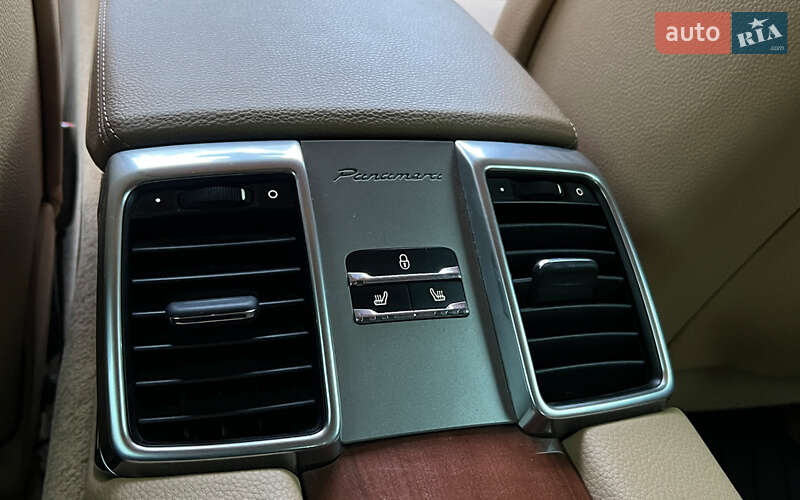 Фастбек Porsche Panamera 2013 в Львові