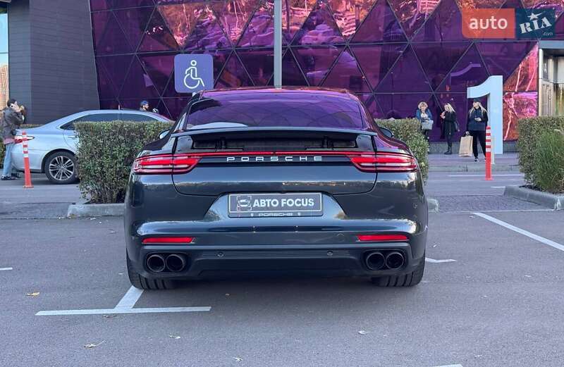 Фастбэк Porsche Panamera 2018 в Киеве