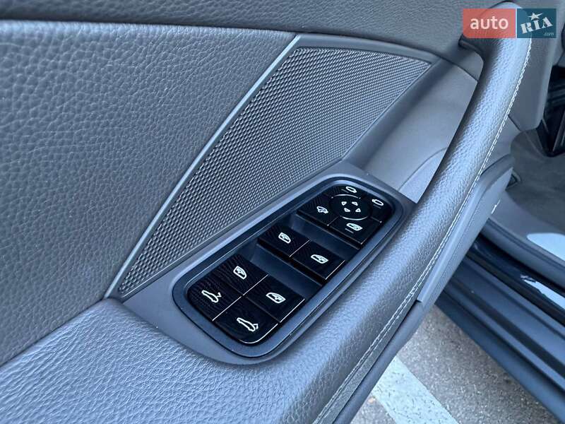 Фастбэк Porsche Panamera 2018 в Киеве