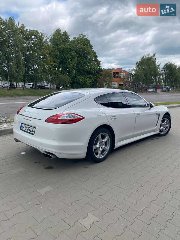 Фастбек Porsche Panamera 2012 в Білій Церкві