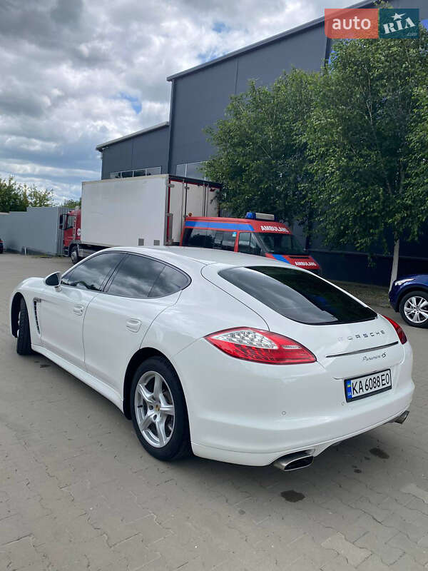 Фастбек Porsche Panamera 2012 в Білій Церкві