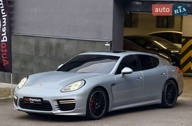 Фастбэк Porsche Panamera 2013 в 