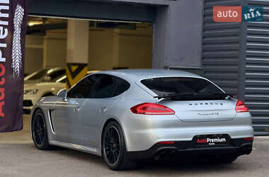 Фастбэк Porsche Panamera 2013 в 